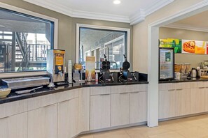 Desayuno para llevar gratuito y diario