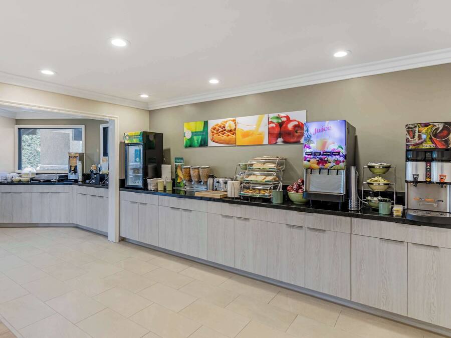 Tägliches inbegriffenes Frühstück zum Mitnehmen