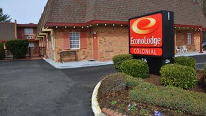 Front of property - Econo Lodge Colonial (Williamsburg)