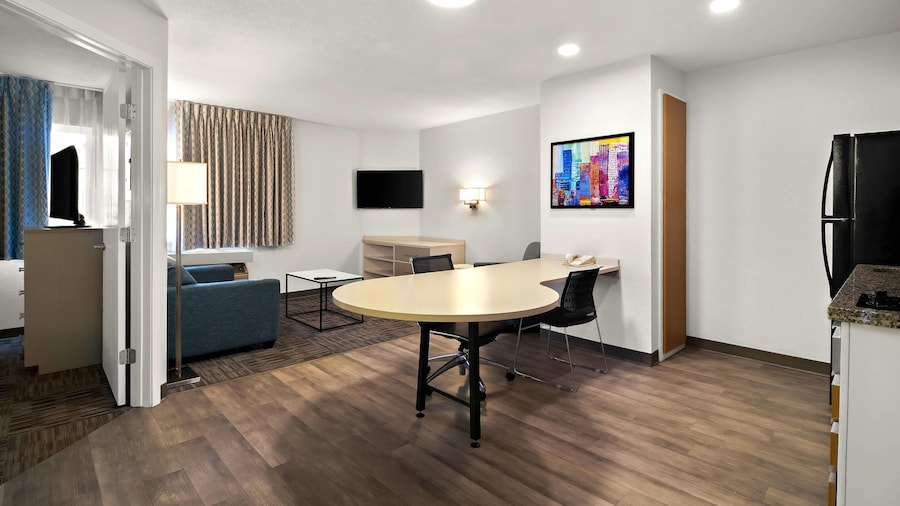 MainStay Suites Cincinnati Blue Ash