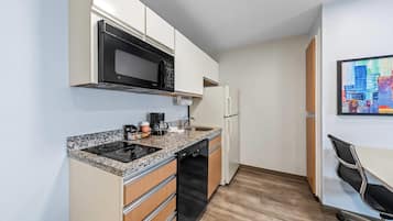 Studio Suite, 1 Queen Bed with Sofa bed, Accessible, Non Smoking (Roll-In Shower) | Hypo-allergenic bedding, desk, laptop workspace, blackout curtains