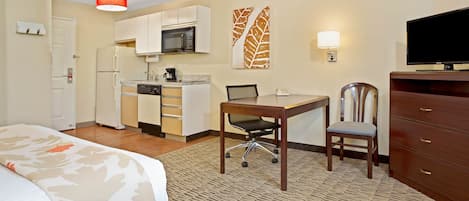 1 bedroom, hypo-allergenic bedding, desk, laptop workspace