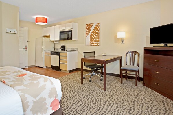 1 bedroom, hypo-allergenic bedding, desk, laptop workspace