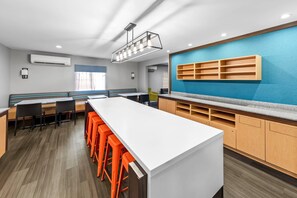 Lobby - MainStay Suites Cincinnati Blue Ash (Cincinnati)