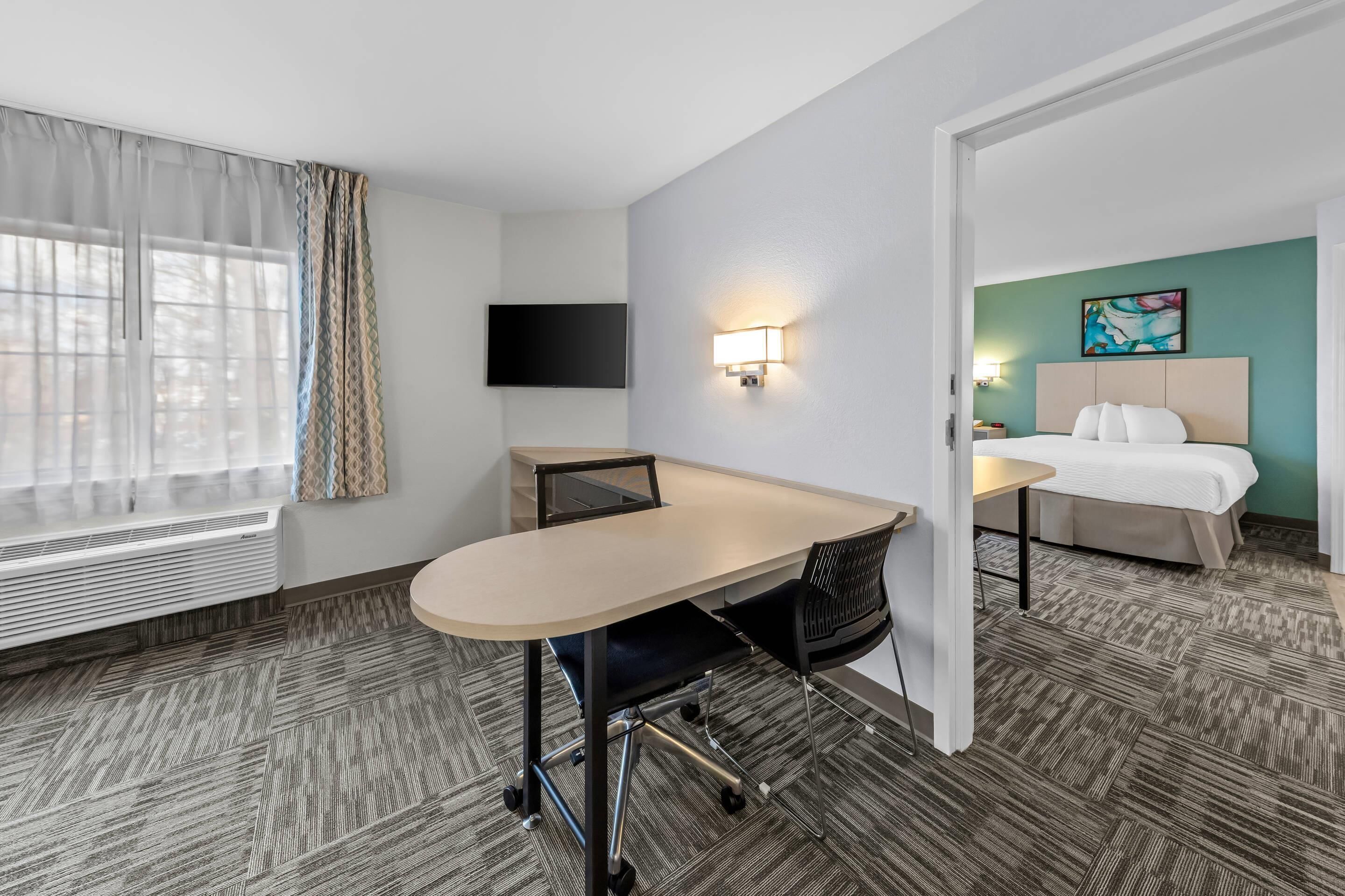 Studio Suite, 1 Queen Bed with Sofa bed, Non Smoking | Hypo-allergenic bedding, desk, laptop workspace, blackout drapes