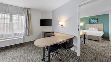 Studio Suite, 1 Queen Bed with Sofa bed, Non Smoking | Hypo-allergenic bedding, desk, laptop workspace, blackout drapes