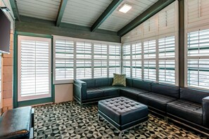 Suite, 1 King Bed, Non Smoking, Jetted Tub | 1 bedroom, in-room safe, desk, laptop workspace