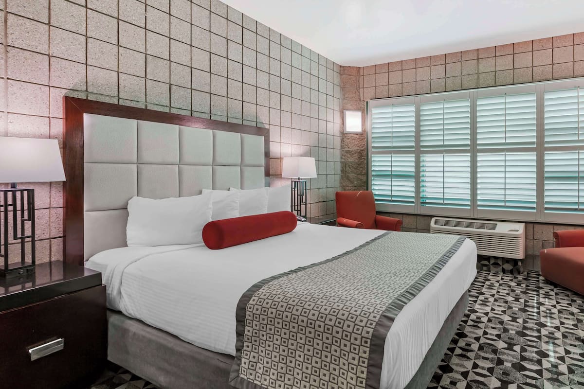 Standard Room, 1 King Bed, Accessible, Non Smoking