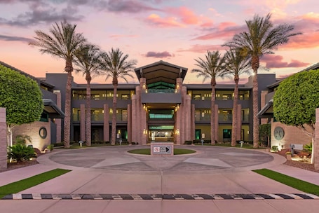 Exterior. Best Western Plus Sundial