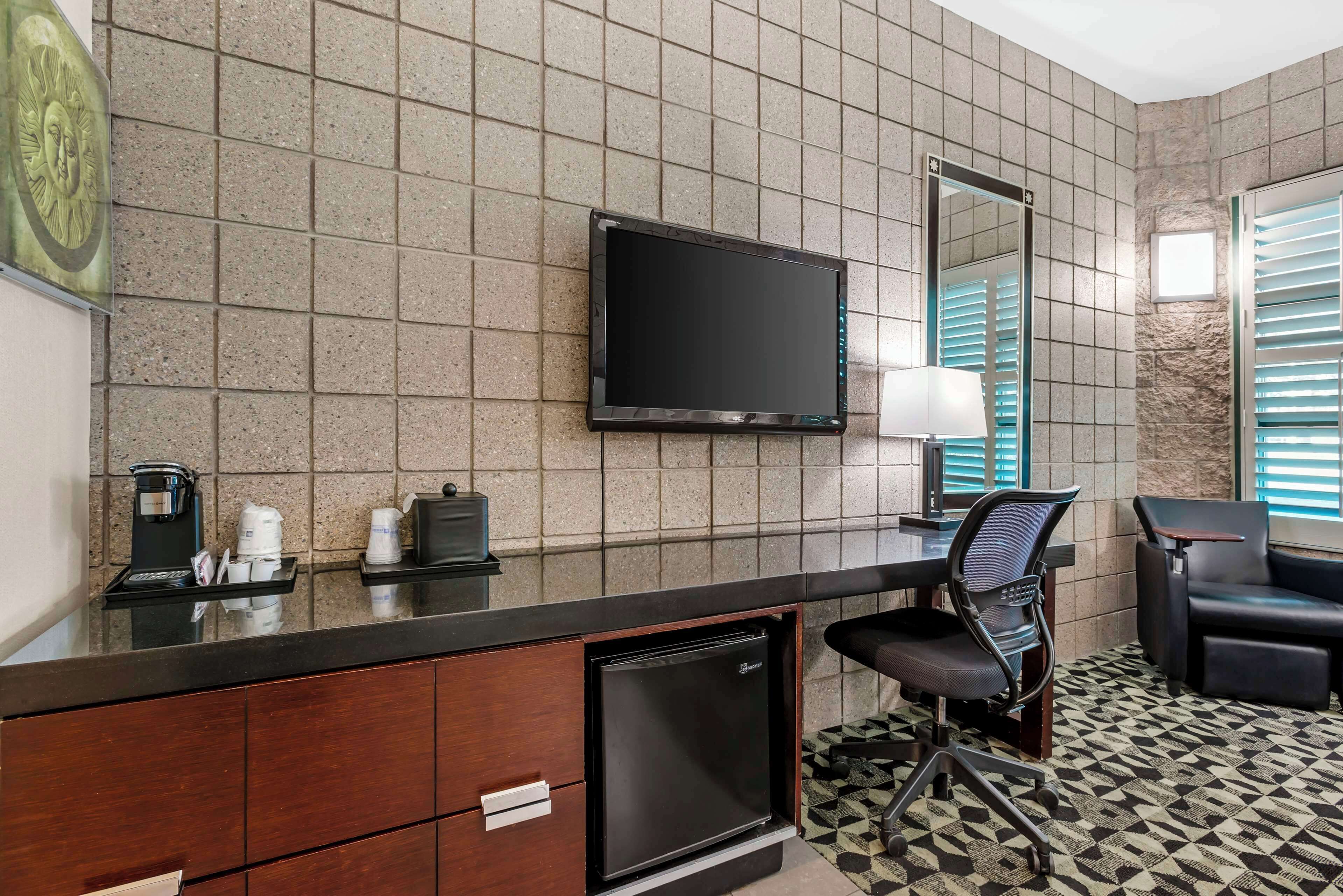 standard room, 1 queen bed, accessible, non smoking | in-room safe, desk, laptop workspace, iron/ironing board