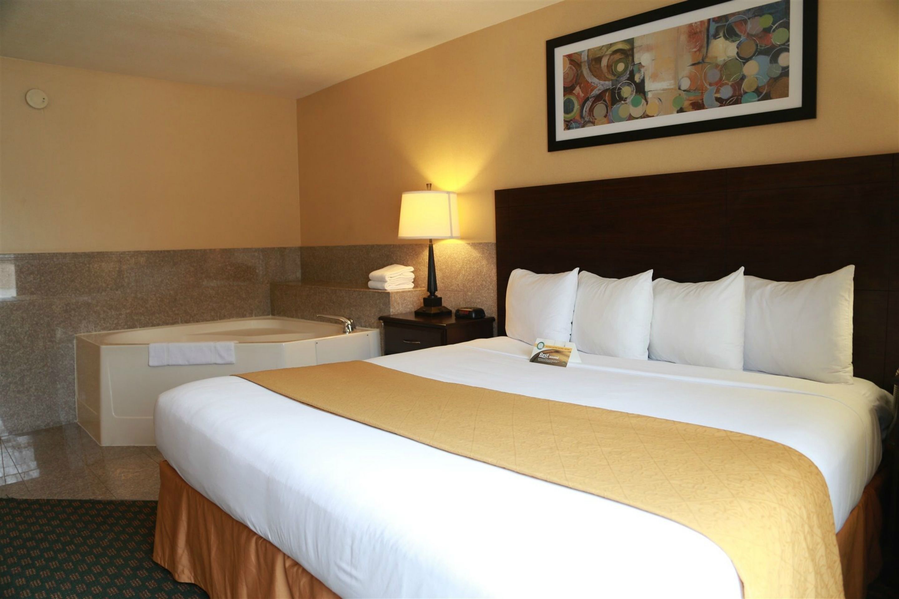 Standard Room, 1 King Bed, Non Smoking, Hot Tub | Desk, blackout curtains, iron/ironing board, free cots/infant beds