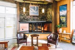 Lobby sitting area - Quality Inn and Suites Seattle Center Downtown (Seattle)