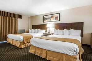 Desk, blackout curtains, iron/ironing board, free cots/infant beds - Quality Inn and Suites Seattle Center Downtown (Seattle)
