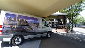 Airport shuttle - Quality Inn and Suites Seattle Center Downtown (Seattle)