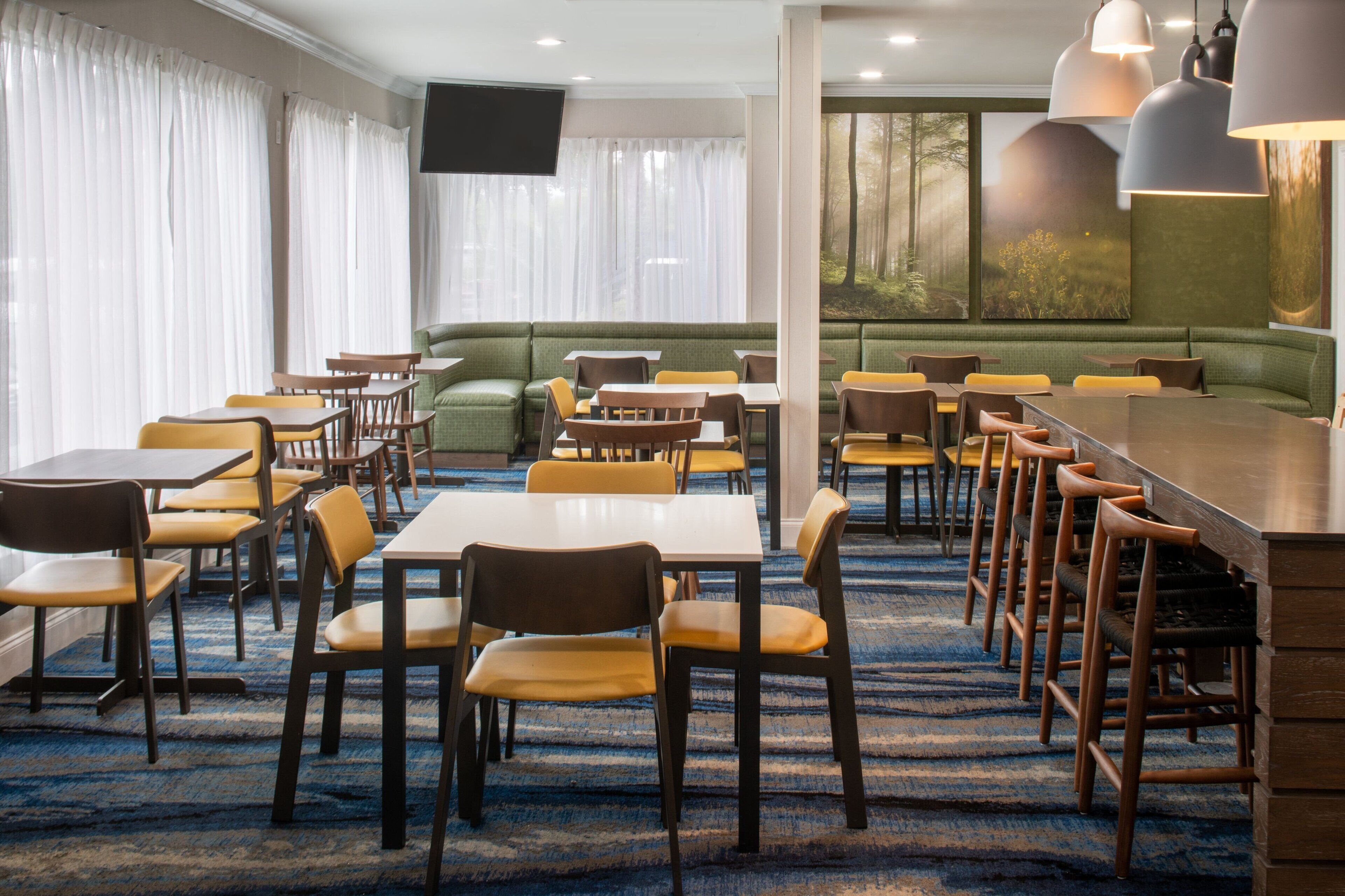 Free continental breakfast 