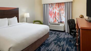 Hochwertige Bettwaren, Zimmersafe, Schreibtisch, Bügeleisen/Bügelbrett