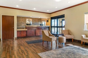 Lobby - Quality Inn & Suites (Bay City)