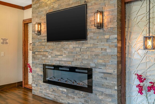 Lobby - Quality Inn & Suites (Bay City)