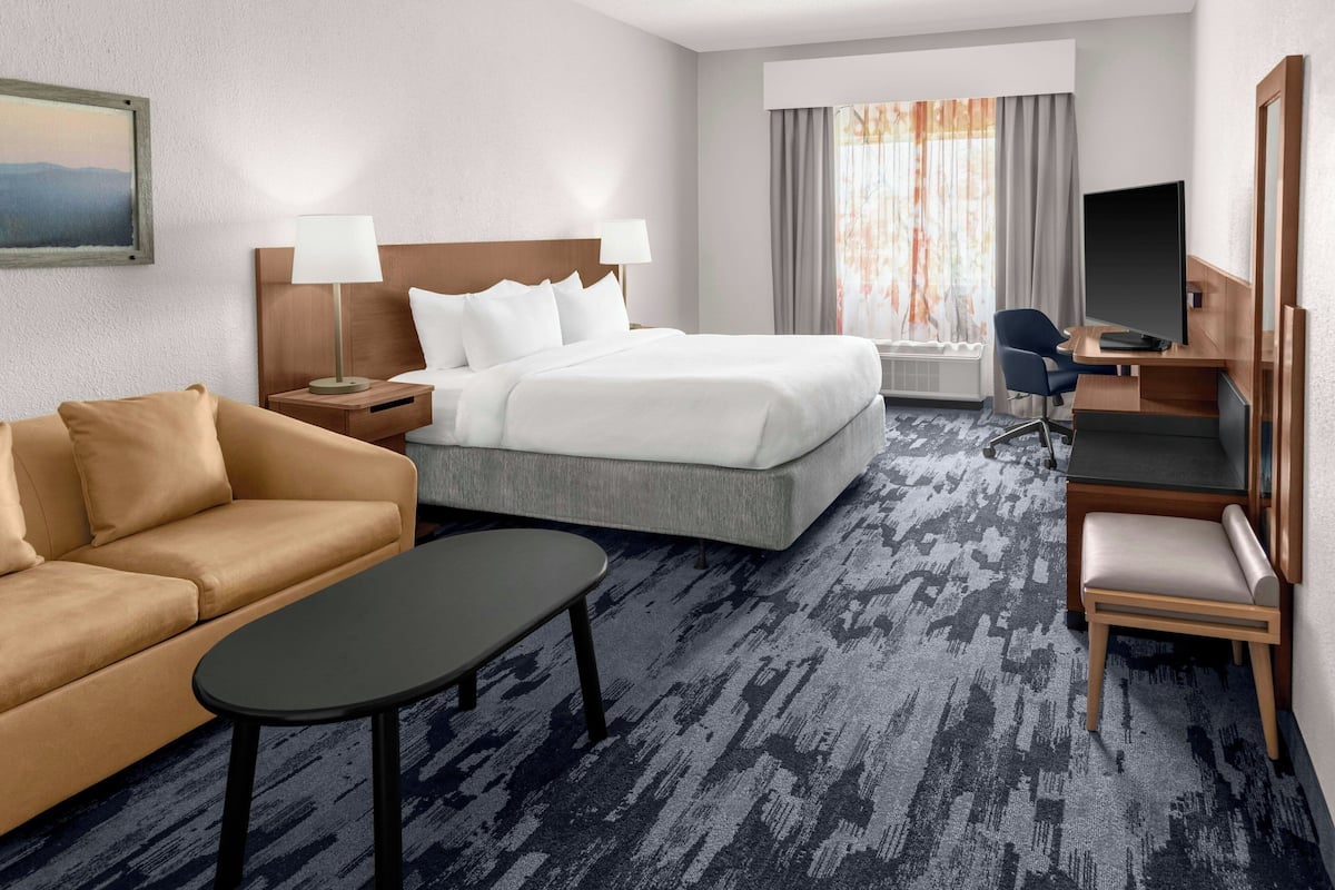 room, 1 king bed | premium bedding, individually decorated, individually furnished, desk