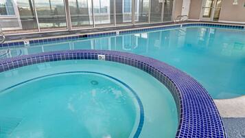 Tina de hidromasaje al aire libre