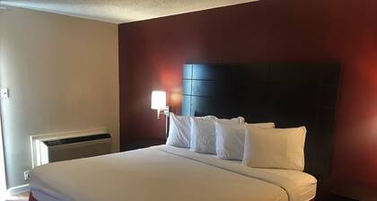 Red Roof Inn & Suites San Angelo