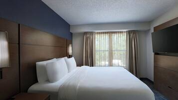 Suite, 2 habitaciones | Ropa de cama de alta calidad, escritorio y cortinas blackout