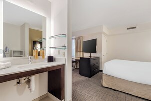 Studio Suite, 1 Queen Bed with Sofa bed, Accessible (Mobility Tub) | Desk, laptop workspace, blackout drapes, iron/ironing board