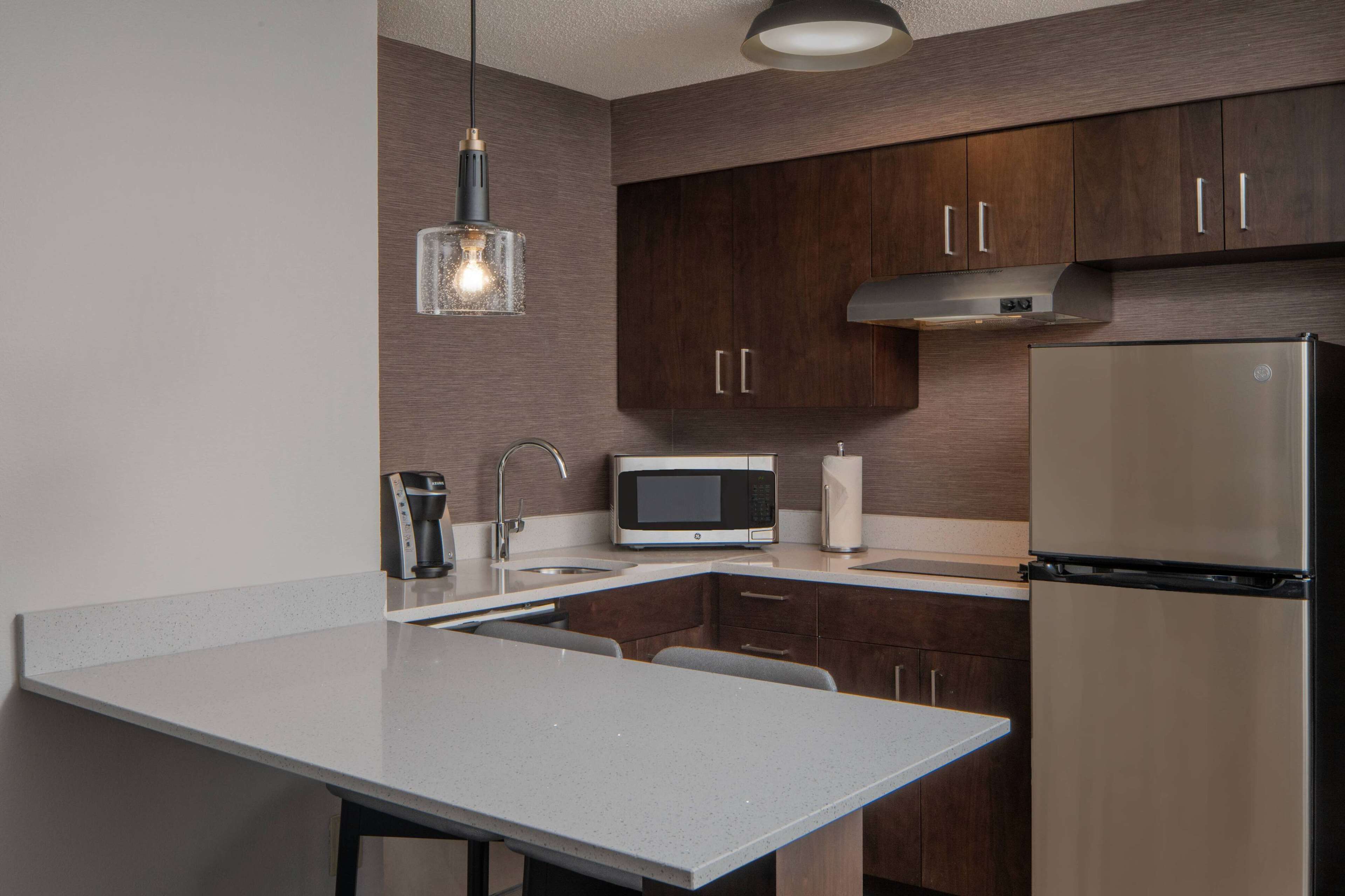 fridge, microwave, stovetop, dishwasher