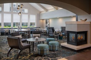 Free daily buffet breakfast - Sonesta ES Suites Fairfax Fair Lakes (Fairfax)