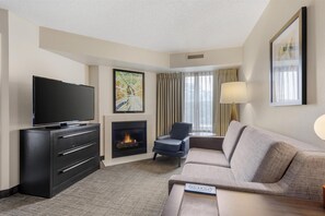 Desk, laptop workspace, blackout drapes, iron/ironing board - Sonesta ES Suites Fairfax Fair Lakes (Fairfax)