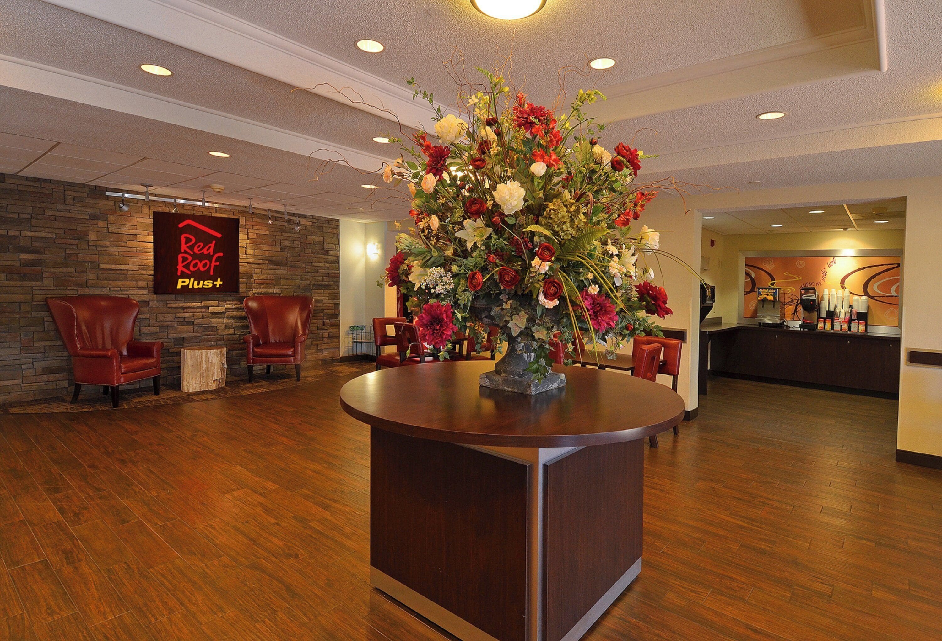 Photo - Red Roof Inn PLUS+ San Antonio Downtown - Riverwalk