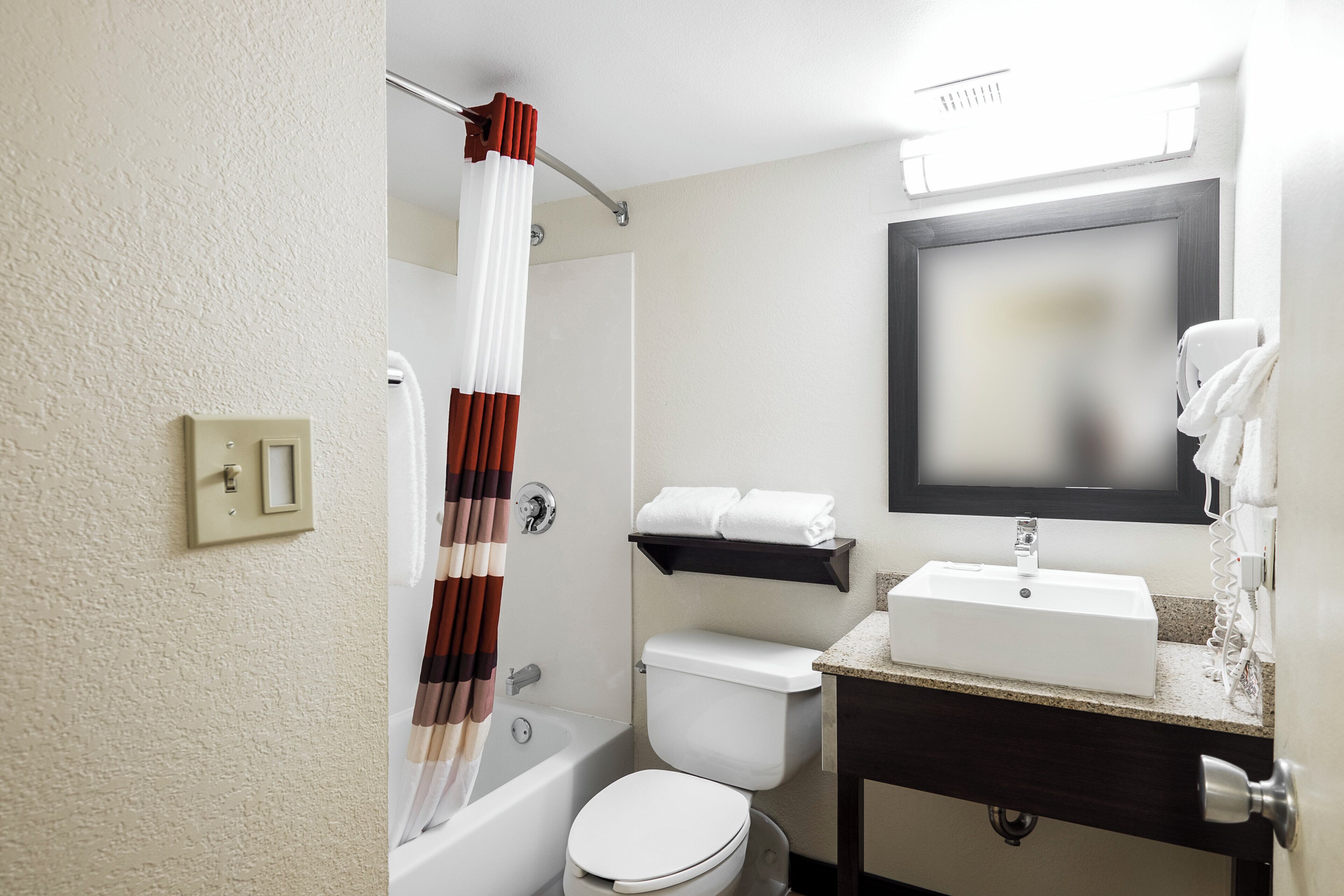 Photo - Red Roof Inn PLUS+ San Antonio Downtown - Riverwalk