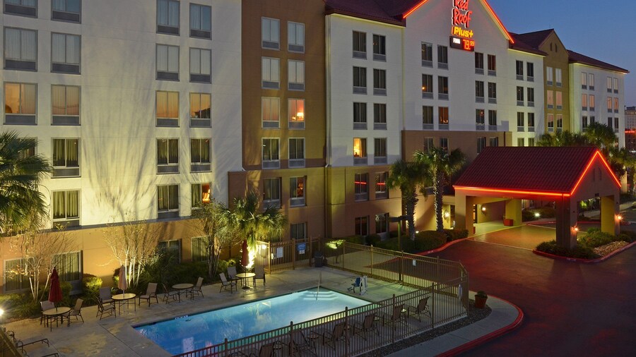 Red Roof Inn PLUS+ San Antonio Downtown - Riverwalk