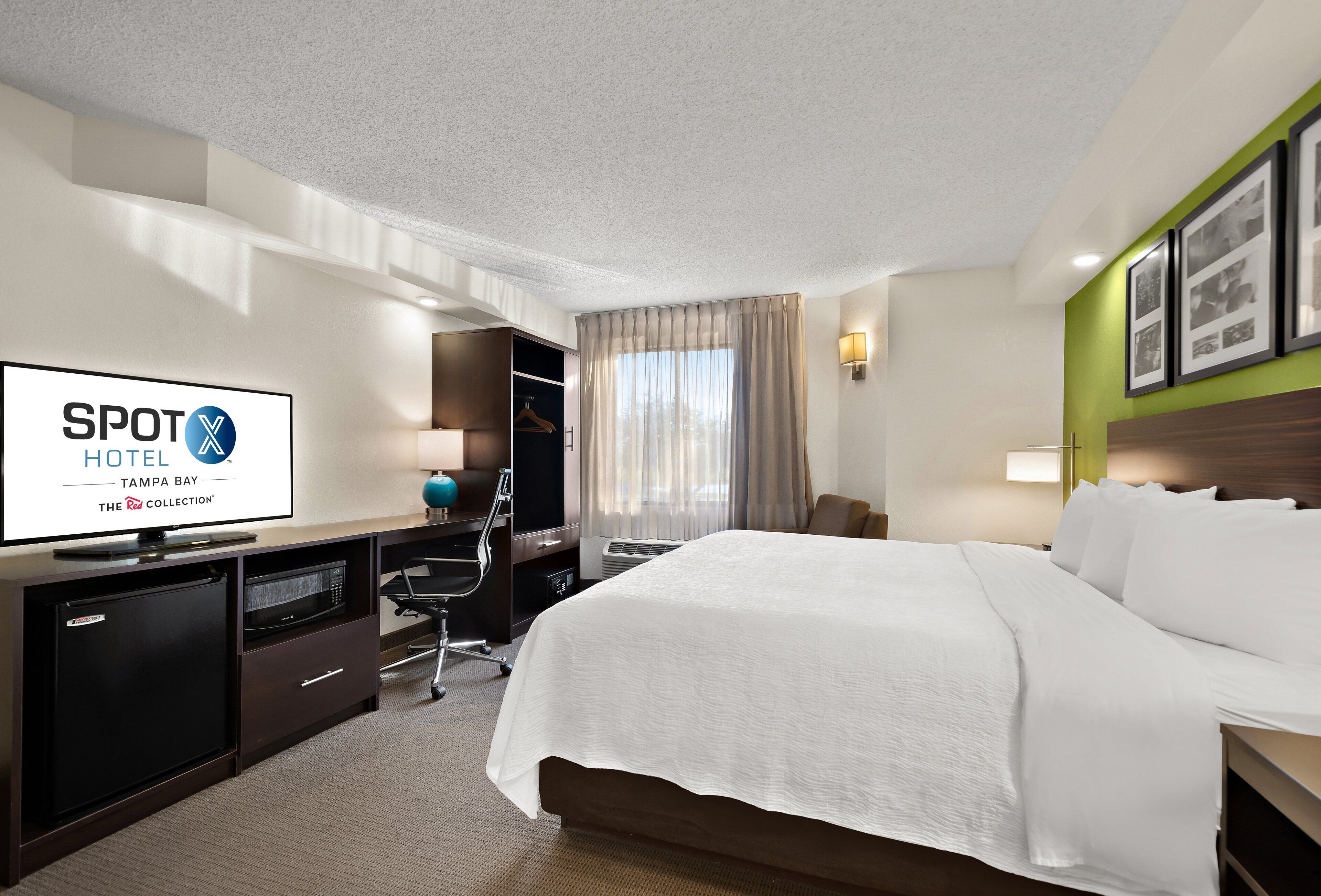 business room, 1 king bed, non smoking | in-room safe, desk, laptop workspace, blackout curtains