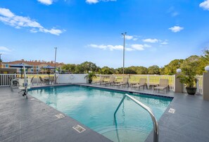 Outdoor pool, pool umbrellas, sun loungers