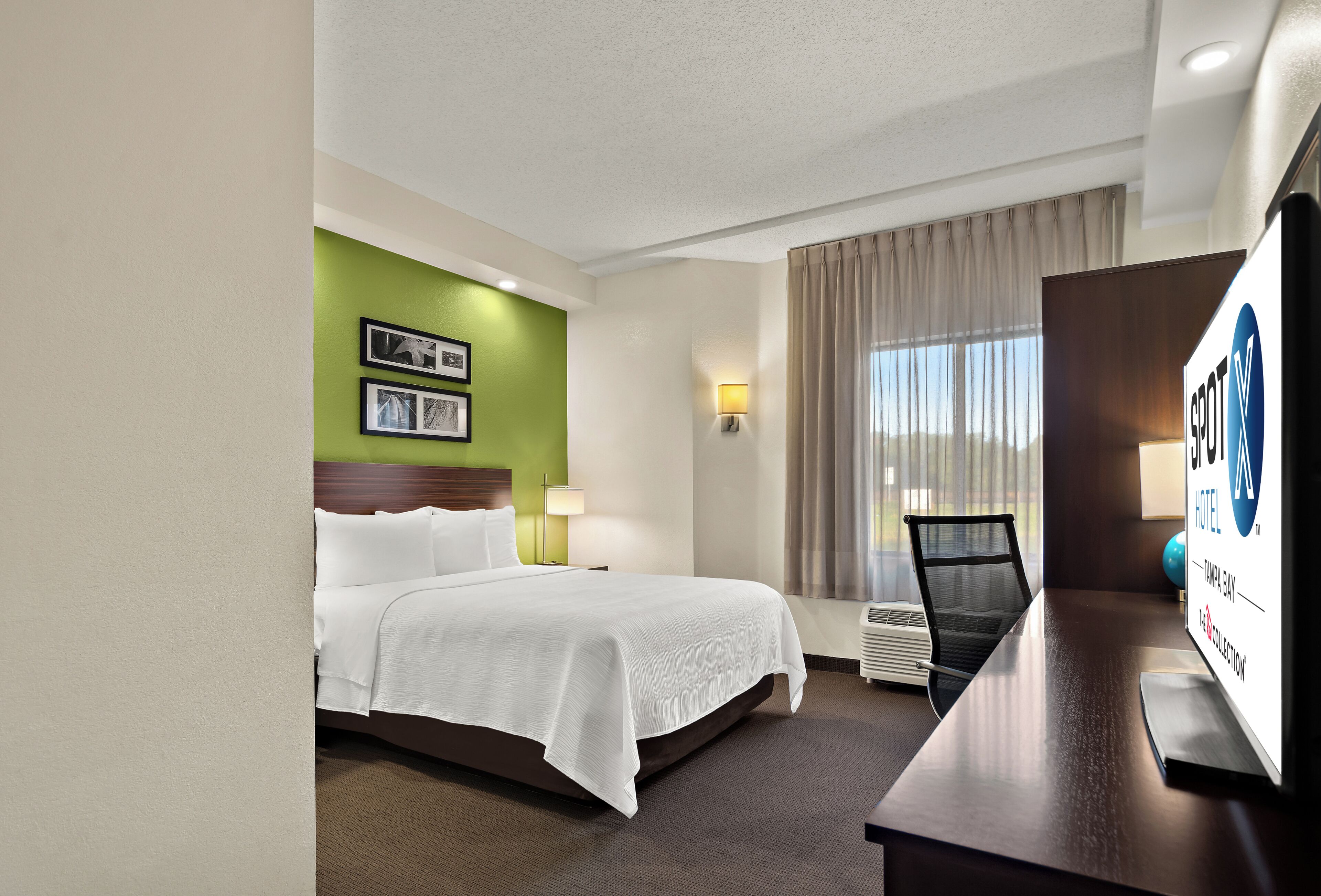 Room, 1 Queen Bed, Accessible, Non Smoking | In-room safe, desk, laptop workspace, blackout drapes