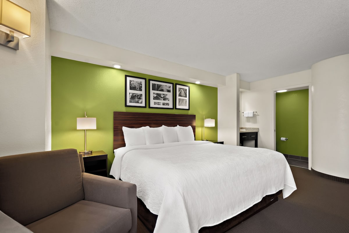 In-room safe, desk, laptop workspace, blackout drapes