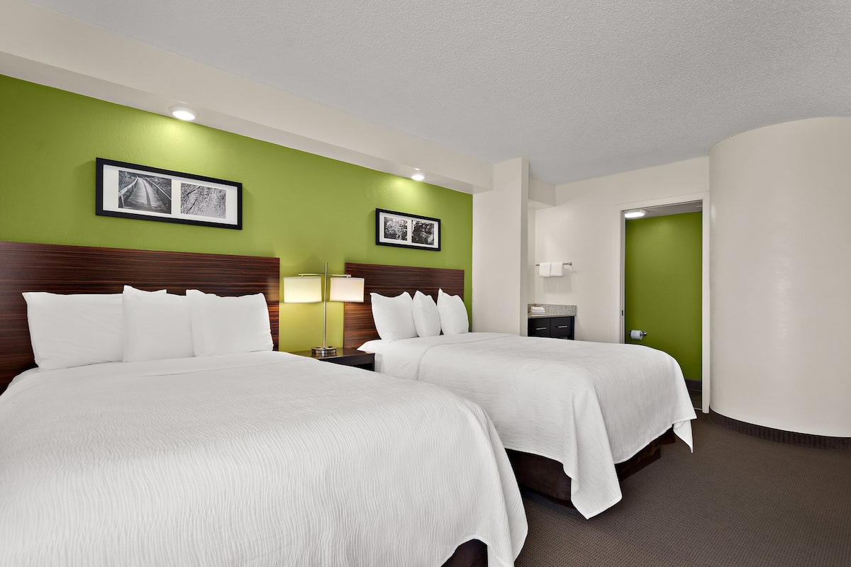 Business Room, 2 Queen Beds, Non Smoking