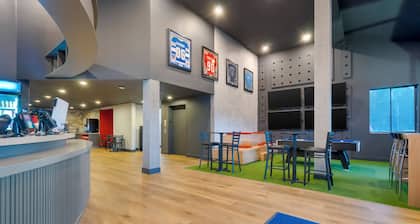 SPOT X Hotel Tampa - Wesley Chapel by The Red Collection