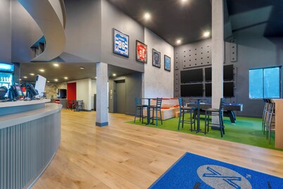 SPOT X Hotel Tampa - Wesley Chapel by The Red Collection