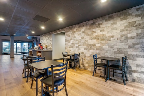 SPOT X Hotel Tampa - Wesley Chapel by The Red Collection