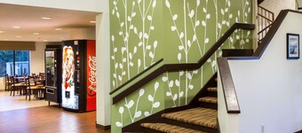 Douglasville near Arbor Place斯利普酒店  