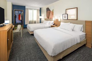 Seprai premium, meja kerja, dan ruang kerja ramah laptop