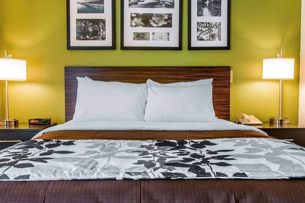 1 bedroom, premium bedding, desk, blackout drapes