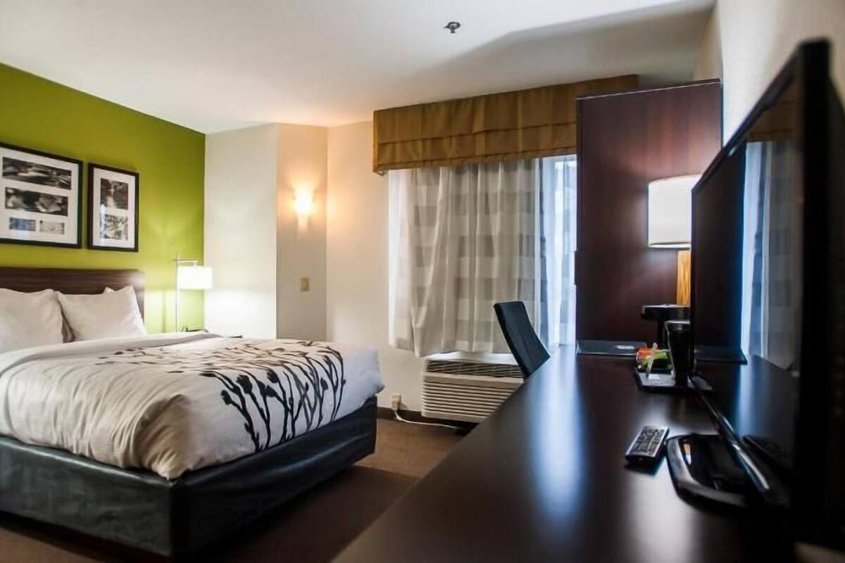 1 bedroom, premium bedding, desk, blackout drapes