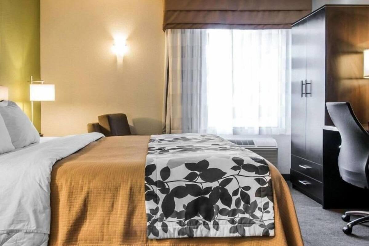 1 bedroom, premium bedding, desk, blackout drapes