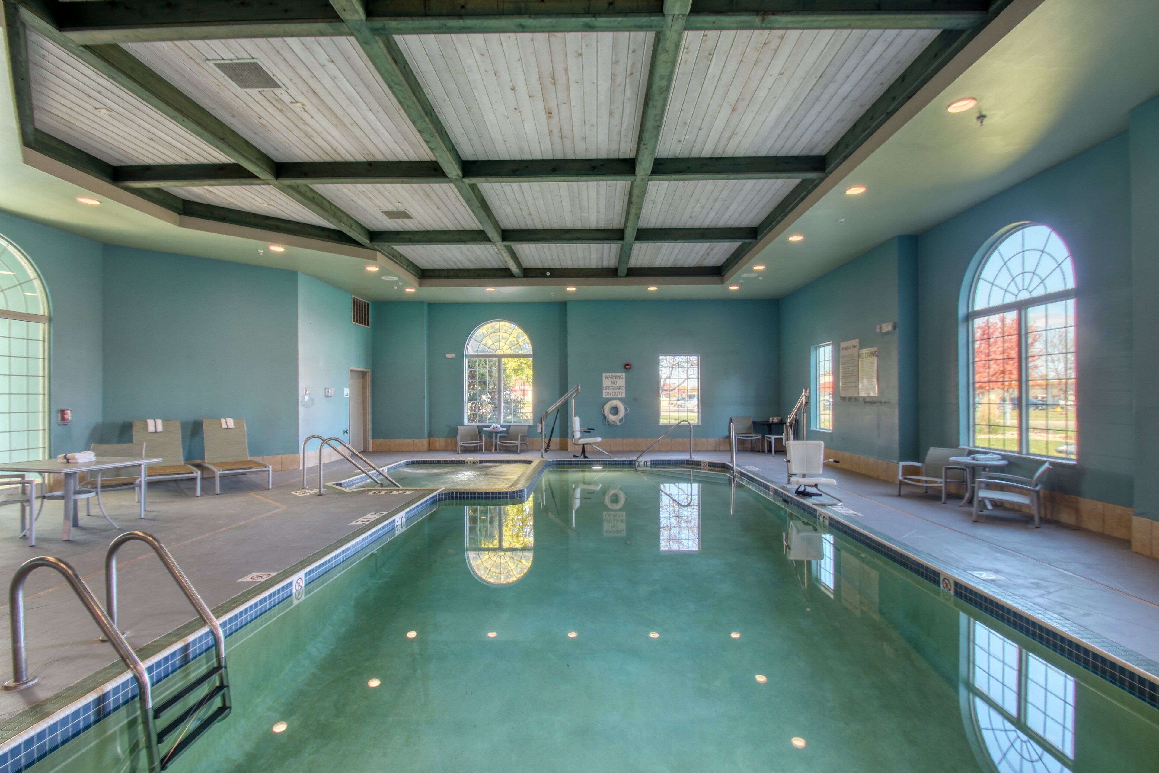 Indoor pool, sun loungers