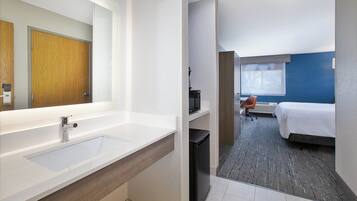 Kamar Standar, 1 Tempat Tidur King | Brankas, meja kerja, setrika/meja setrika, dan tempat tidur bayi gratis