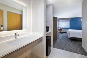 Standard Room, 1 King Bed