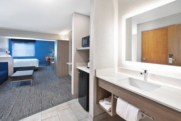 Suite, 1 King Bed | In-room safe, desk, iron/ironing board, free cribs/infant beds